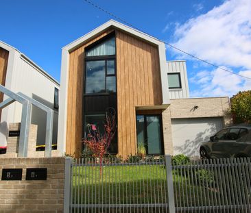 Architecturally crafted townhouse - Photo 4