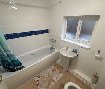 Barnum Court, SWINDON - Photo 3