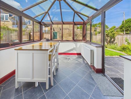 5 bedroom semi-detached house to rent - Photo 2