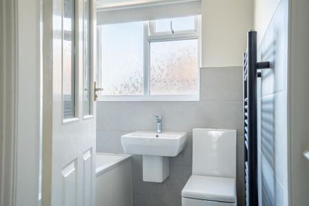 3 bedroom terraced house to rent - Photo 2