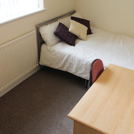 6 bedroom townhouse to rent - Photo 1