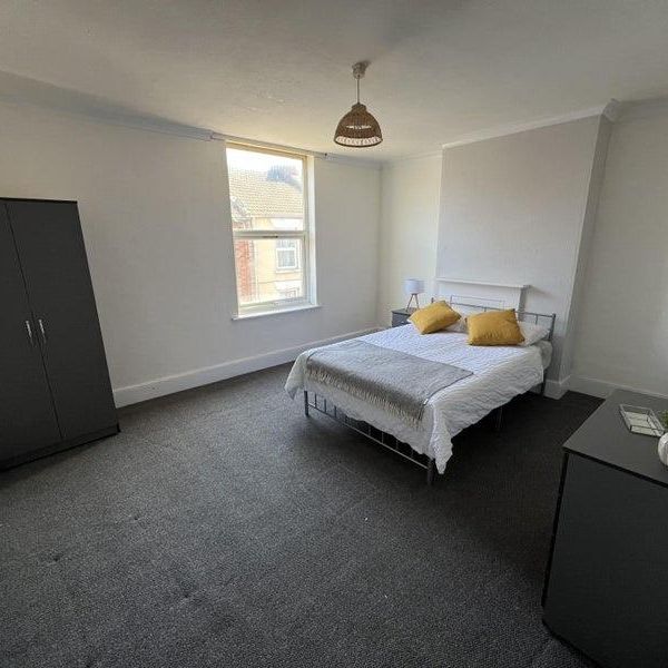 1 bedroom in a house share to rent - Photo 1