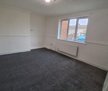 3 bedroom end of terrace house to rent - Photo 3