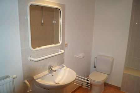 Quartier EU! Beau STUDIO meublé à louer - Photo 5