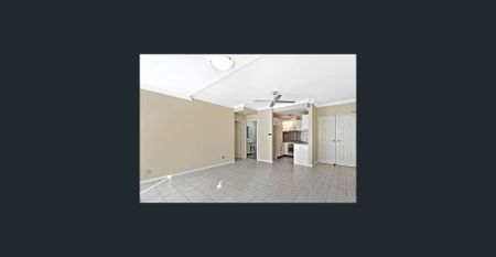 Bright, Modern Apartment with Balcony and Pool Access - Photo 5