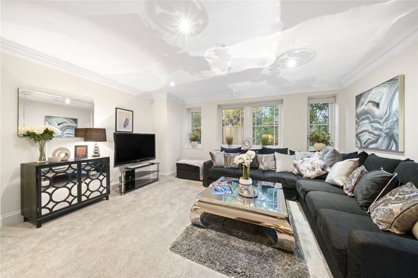 Portsmouth Road, Esher, Surrey, KT10 flat to rent - Photo 1