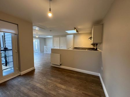 3 bedroom flat to rent - Photo 2