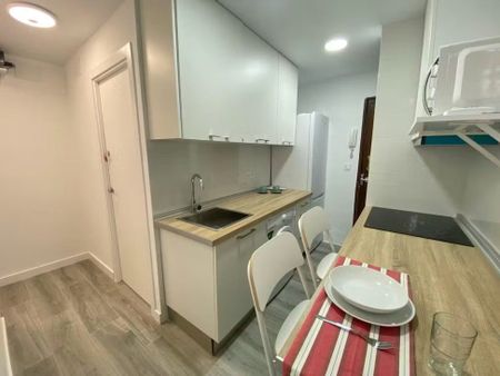 Calle de Arechavaleta, Madrid, Community of Madrid 28041 - Photo 4