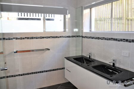 LARGE FAMILY HOME Rent to increase to $1490.00 in 2nd February - Photo 5