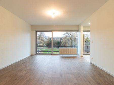 Volledig gerenoveerd appartement met autostaanplaats! - Photo 4