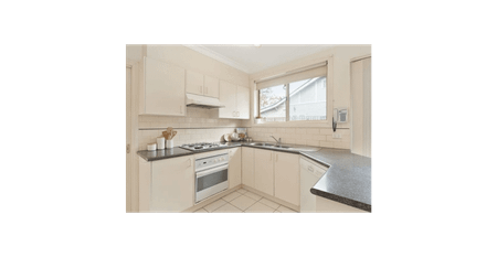 Neat & Spacious Three-Bedroom Home in the Heart of Mordialloc - Photo 3