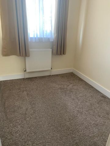 4 bedroom terraced house to rent - Photo 5