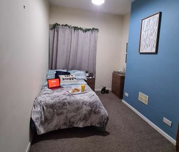 Large Room, Great Location - Photo 4