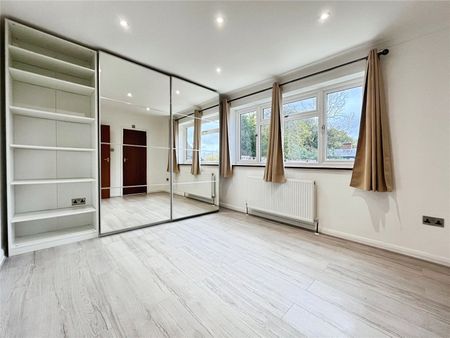 Trumpsgreen Road, Virginia Water, Surrey, GU25 4HX - Photo 4