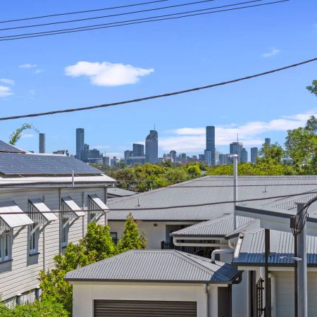 Freshly Updated 2-Bed Unit with City Views in Prime Annerley Location - Photo 4