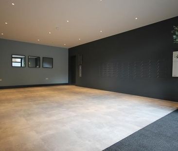 Kempton House, London Square, 122 High Street,TW18 - Photo 5