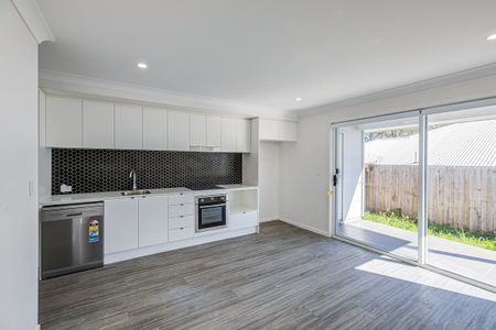 Modern Spacious Duplex - Photo 4