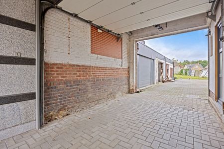 Appartement met één slaapkamer, terras en inpandige garage te Rekem te huur. - Photo 4