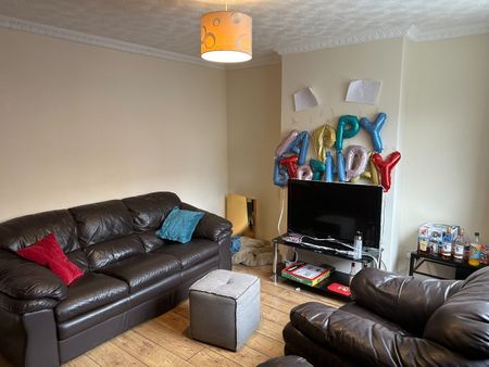 6 Bed Terraced House, Carnarvon Road, RG1 - Photo 2