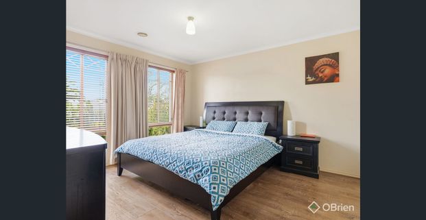 A BEAUTIFUL FAMILY HOME DESIGNED FOR COMFORT AND ENTERTAINING - Photo 1