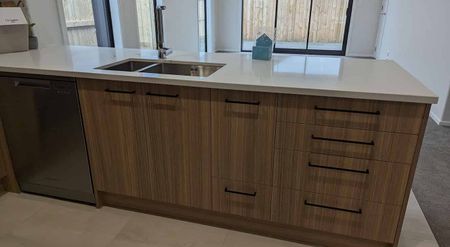 Charming 3BR Home in Chartwell! - Photo 2