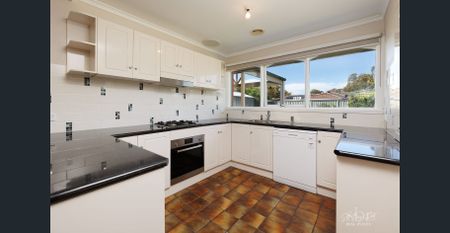 Central Convenience Meets Comfortable Living - Photo 2