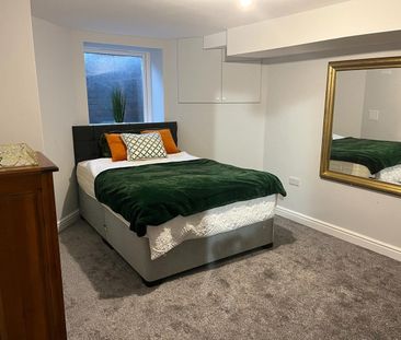 2 Bed Flat, Prestwich, M25 - Photo 1