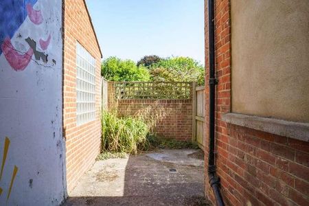 Wincheap, Canterbury, CT1 - Photo 3