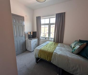 1 bedroom in a house share to rent - Photo 2