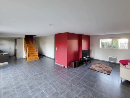 Location Maison 5 pièces 130 m2 à Châteaubourg - Photo 2