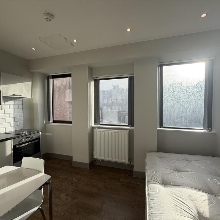 Studio to rent - Photo 1