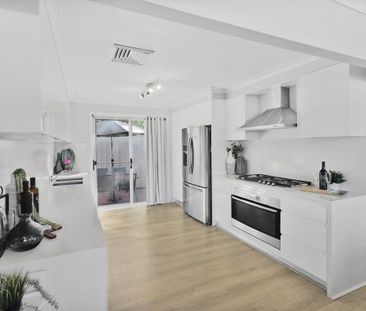 Perfect Blend of Comfort and Convenience in Cranebrook - Photo 5