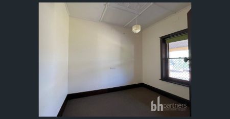 Cozy Unit in Convenient Location - Photo 4