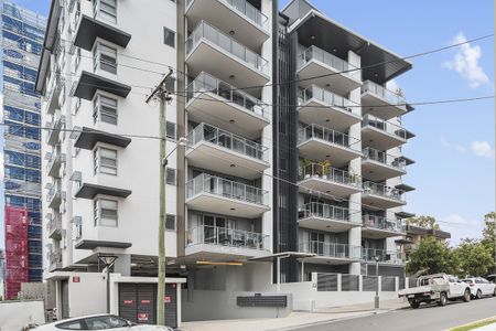 Spacious 2 Bedroom Apartment - Rent increase to $660pw - Photo 2
