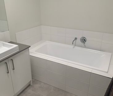 Cranbourne - Photo 3