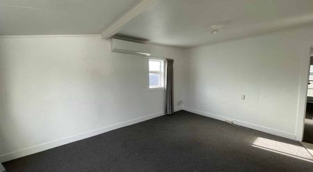 Updated three-bedroom home - Photo 5