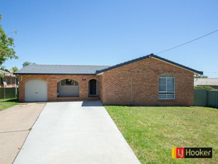 Beautiful, Large, Family Home - Photo 5