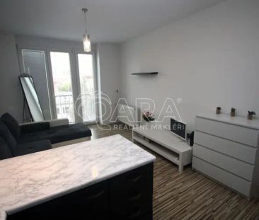 Pěkný byt 2+kk s balkonem ve 4.NP cihlového domu poblíž metra Straš... - Photo 2