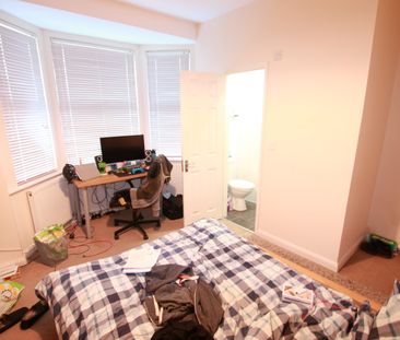 6 Bed Semi-Detached House, Culver Road, RG6 - Photo 2