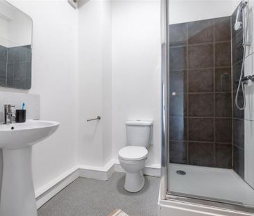 8 bedroom private hall to rent - Photo 5