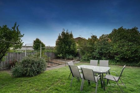 8 Riviera Avenue, Doncaster - Photo 2