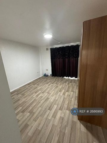 3 bedroom flat to rent - Photo 5