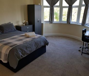 4 bedroom semi-detached house to rent - Photo 3