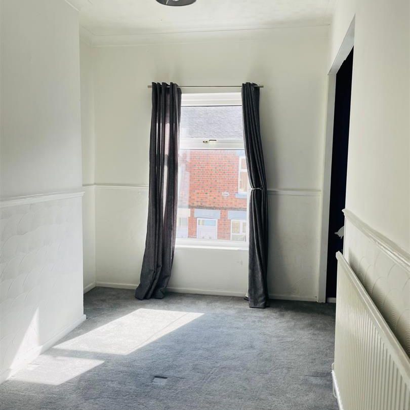 2 Beds - Terraced House - - Photo 1