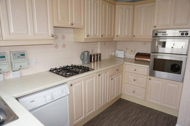 1 bedroom in a house share to rent - Photo 1