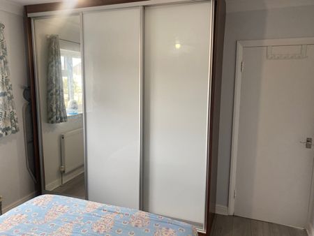 3 Bed Semi-Detached House, Lily Gardens, HA0 - Photo 4