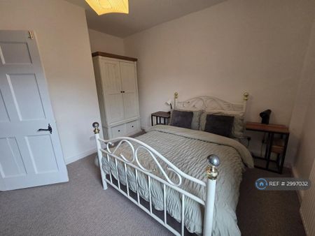 2 bedroom terraced house to rent - Photo 4