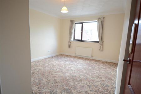 5 bedroom detached house to rent - Photo 3
