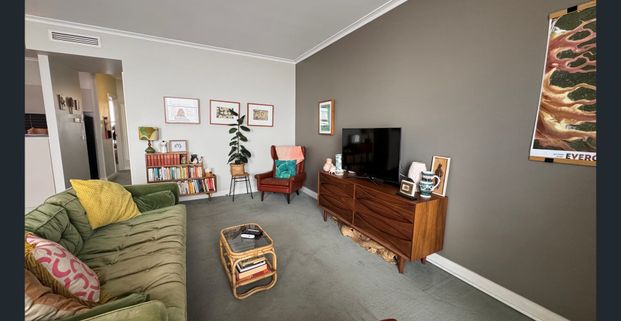 Amazing location, in ground pool, and spacious apartment! - Photo 1