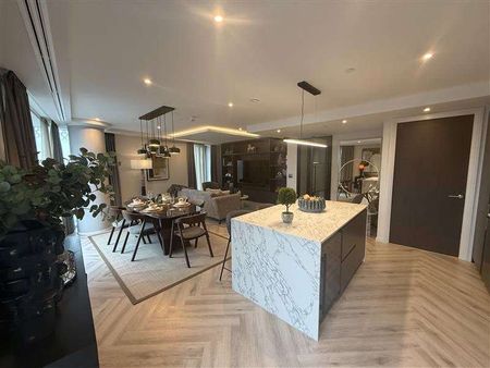 Luxurious two bedroom, two bathroom penthouse on the 44th floor of the Amazing Square Gardens development. - Photo 4